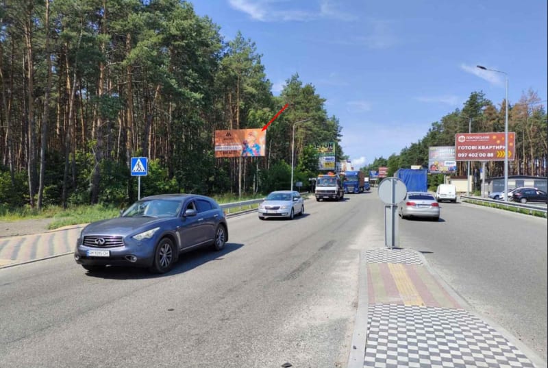 Буча - траса Київ-Ковель (ліворуч), в напрямку з Києва, на в'їзді в м. Буча