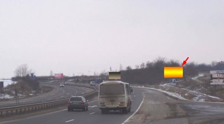 Ужгород - Автодорога Київ-Чоп, район с.В.Лази,  напрям-Ужгород (3 км)