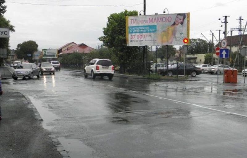 Ужгород -  Станційна - Тихого  (поряд школа №6, автостанція) напрям до вул. Карп.України)