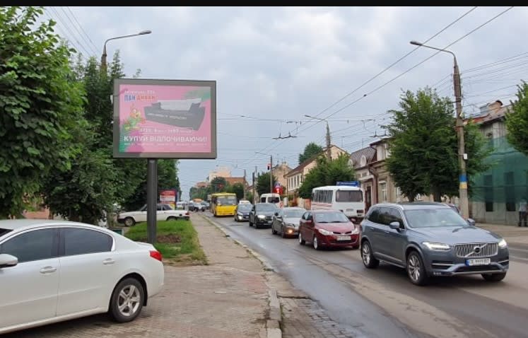 Чернівці - Героїв Майдану , 35(напрям від центру)