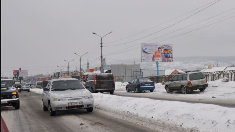 Чернівці - вул. Калинівський ринок (розділова смуга)