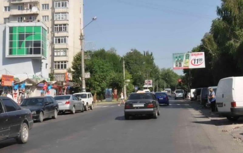 Чернівці - вул.Небесної Сотнi, 23 (ринок, готель Черемош)(До пр. Незалежності)