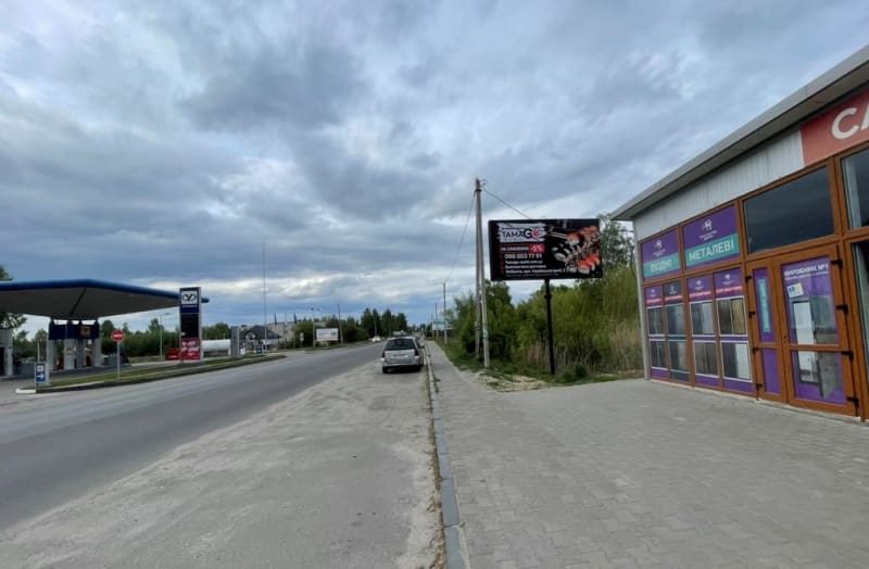 Любомль - вул. Брестська напроти АЗС, біля Торг Центру на Шацьк