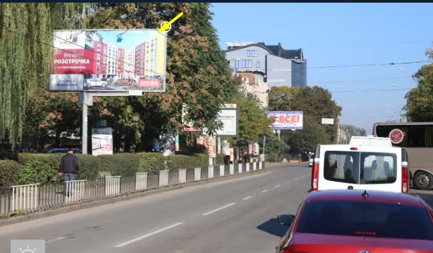 Чернівці - Головна вул / Комарова вул, навпроти Автостанції, в центр