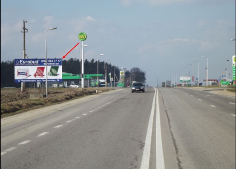 Рава-Руська - Кордон, на кордон з респ. Польща, автодорога Львів - Рава - Руська (М-09) + АЗК WOG, черга вантажівок не закриває видимість щита !!!