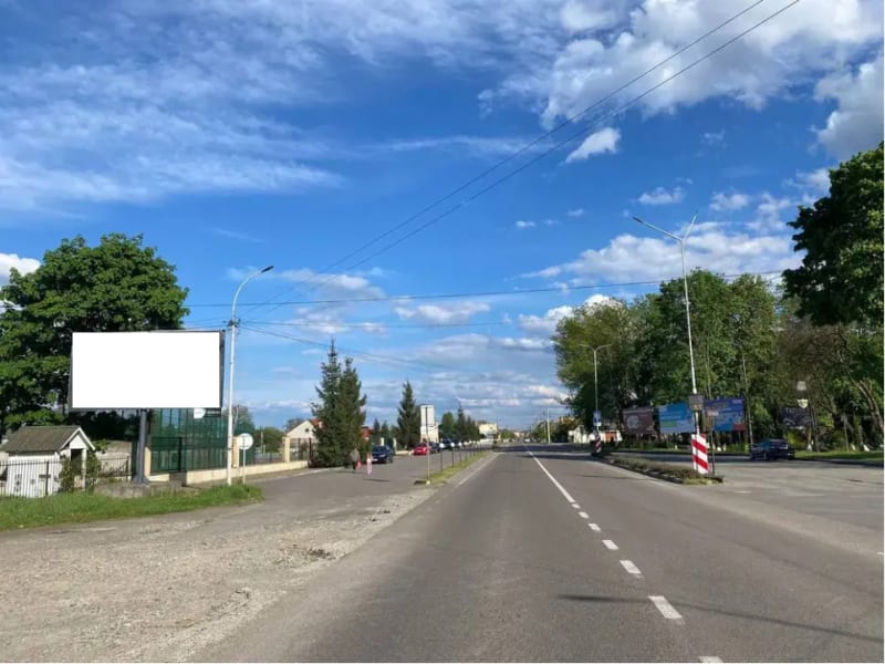 Тячів - вул. Армійська, біля стадіону, ресторани, АЗС, аквапарк в сторону м. Рахів