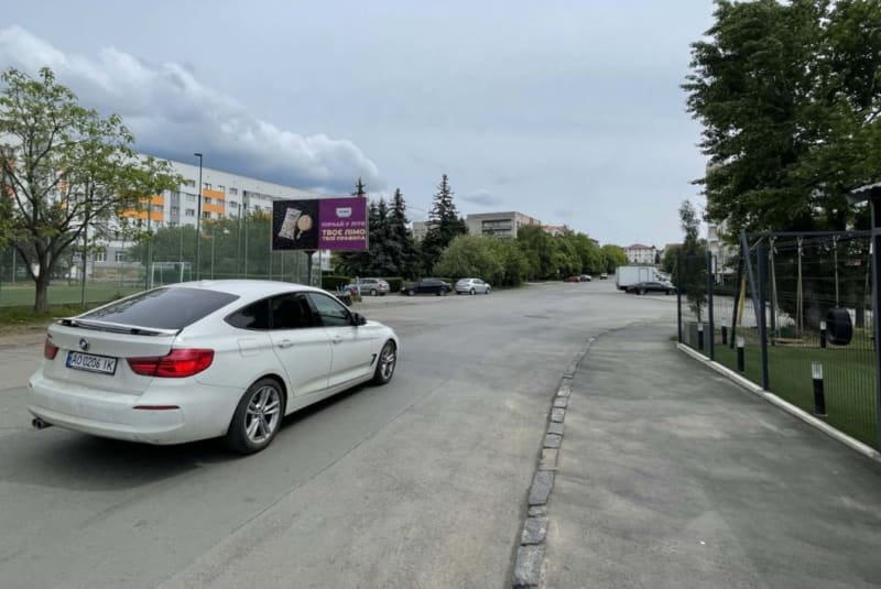 Ужгорд - вул.Університетська,14-Докучаєва, район БАМ,рух- Докучаєва,Собранецька