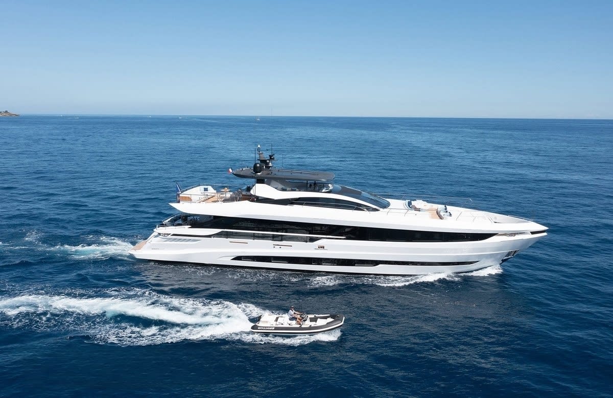 Artemis - Yacht