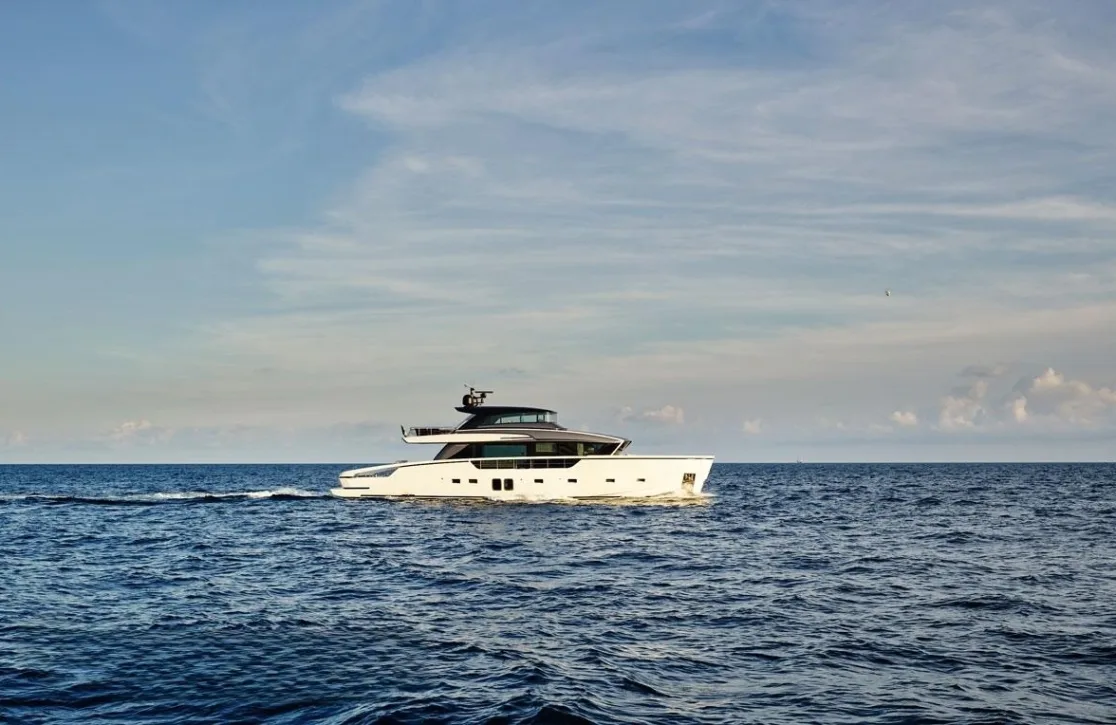 An image of Luar yacht