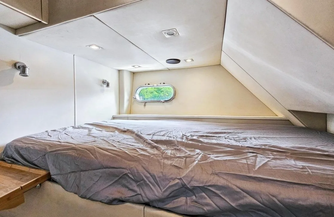 An image of The Cabana yacht