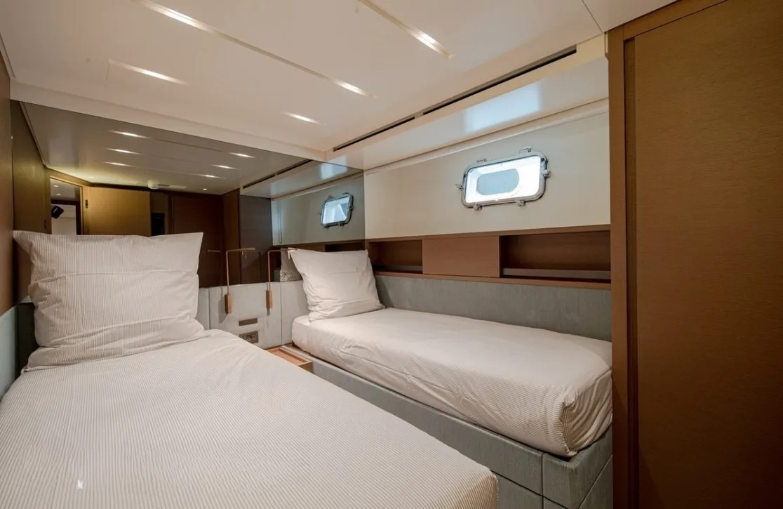 An image of Regine yacht