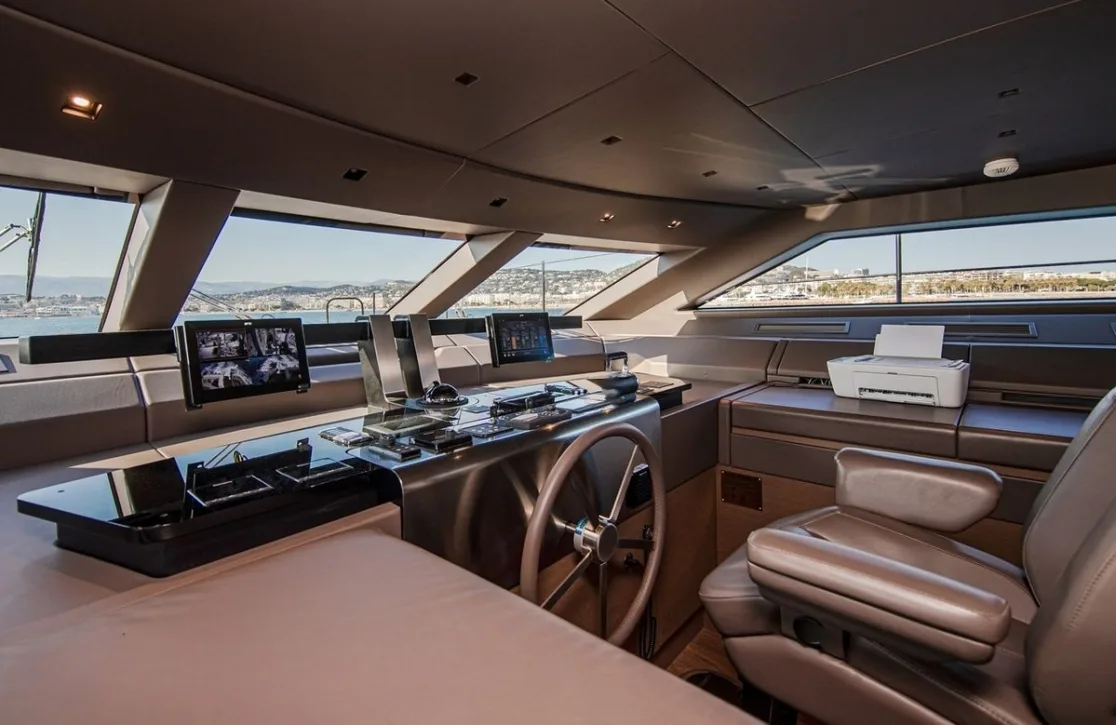 An image of Regine yacht