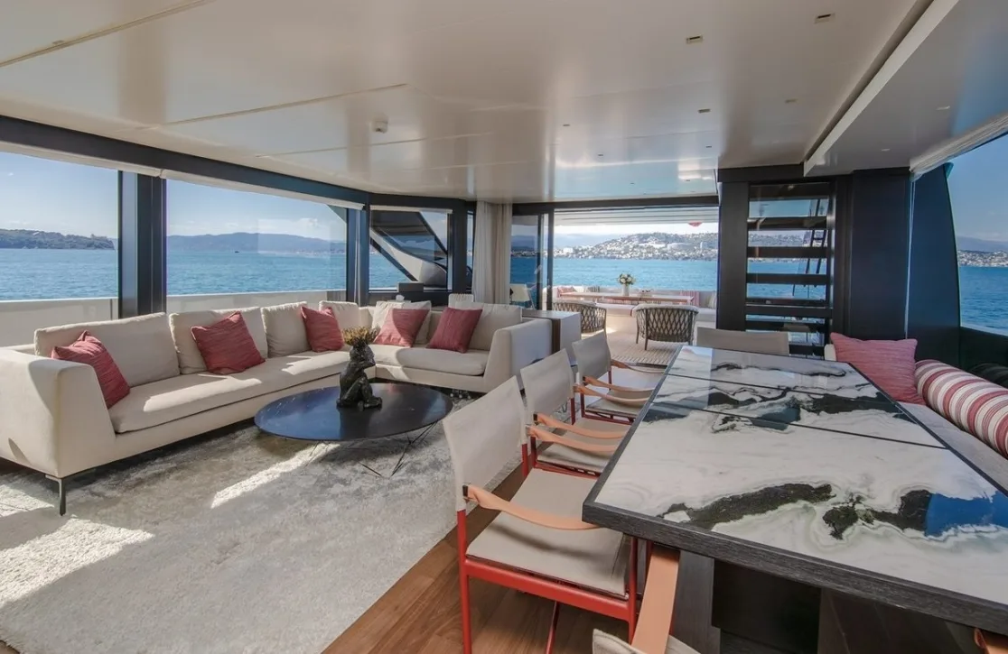 An image of Regine yacht