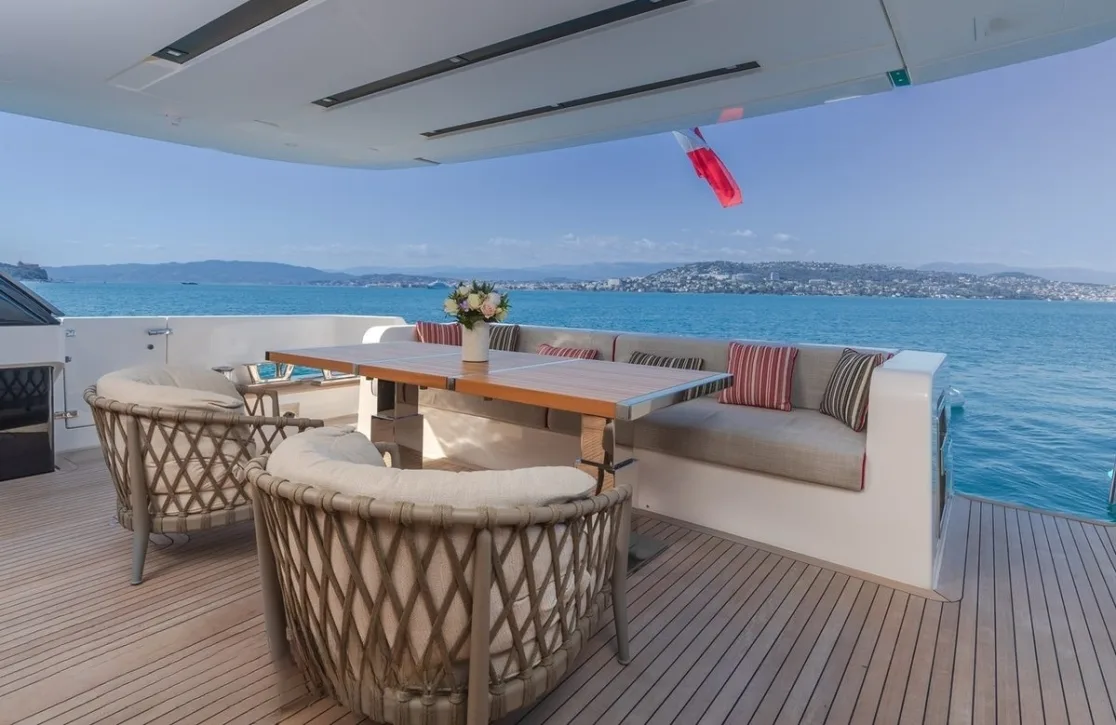 An image of Regine yacht