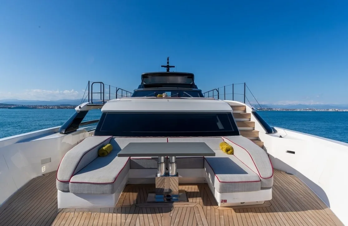 An image of Regine yacht