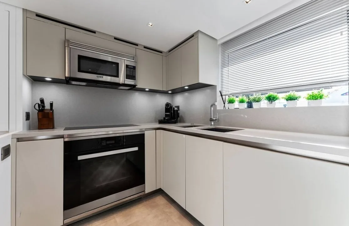 An image of Gatsby yacht