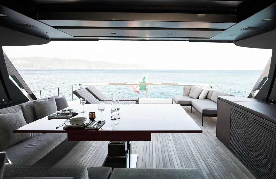 An image of Luar yacht