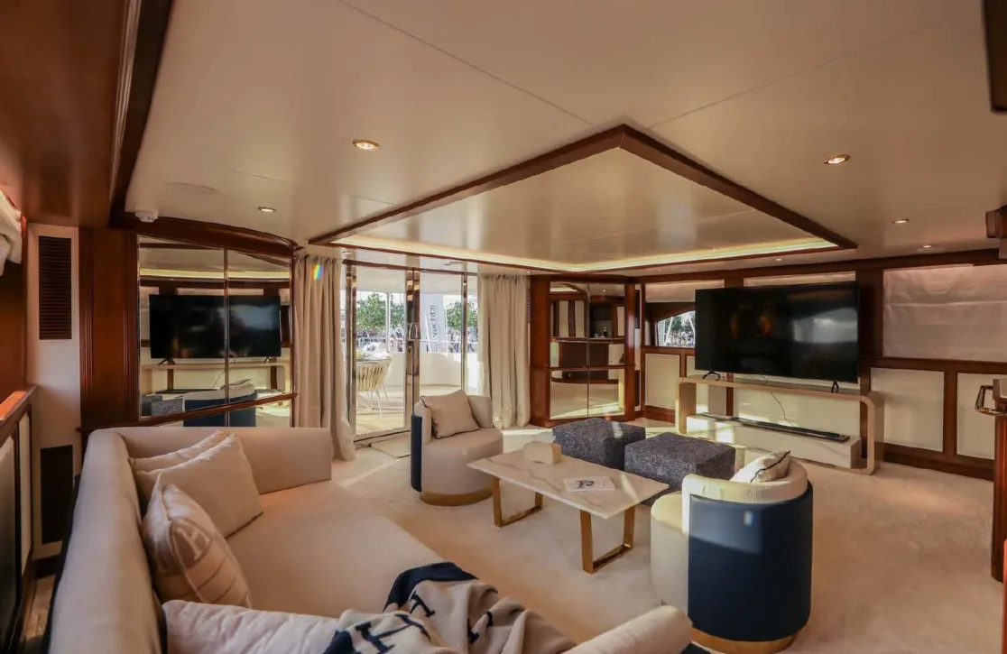 An image of Dxb yacht