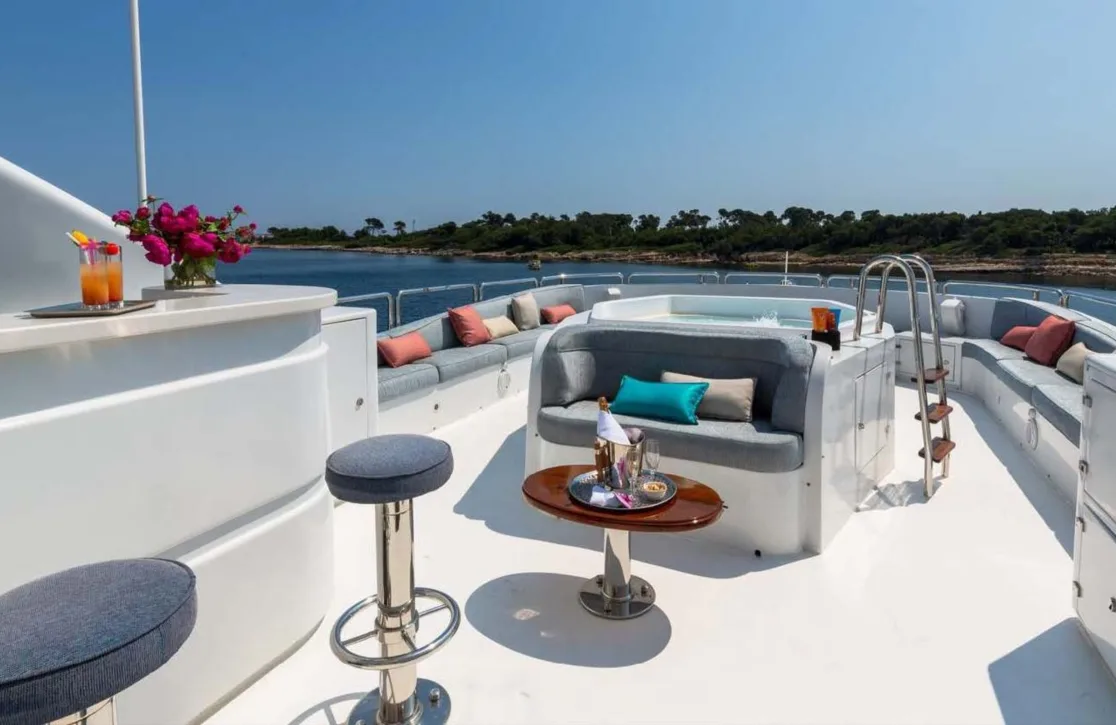 An image of Dxb yacht