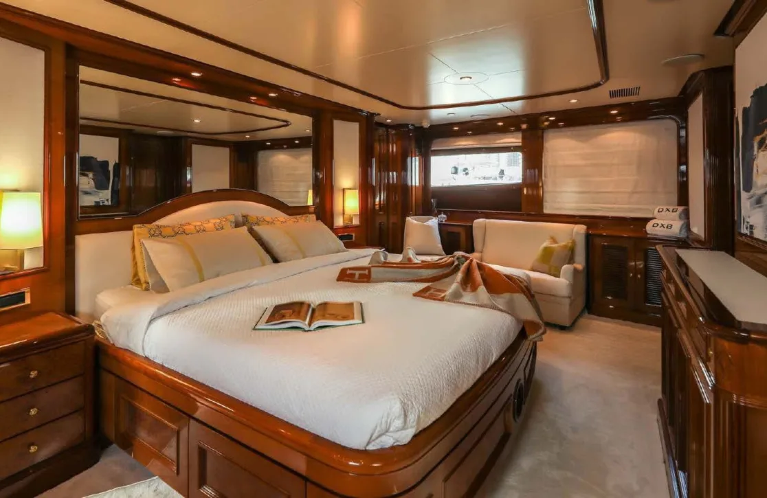 An image of Dxb yacht