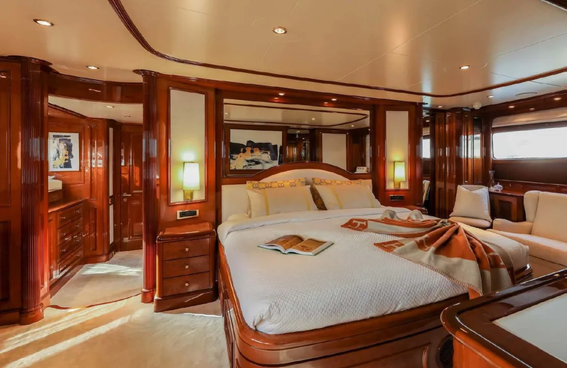 An image of Dxb yacht