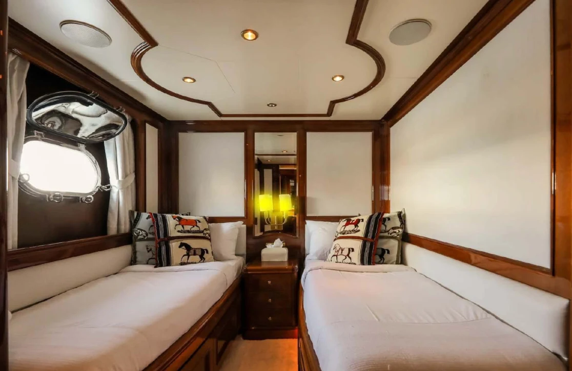 An image of Dxb yacht