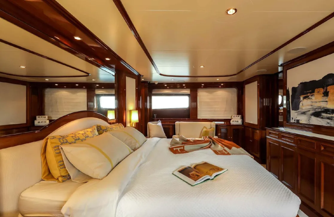 An image of Dxb yacht