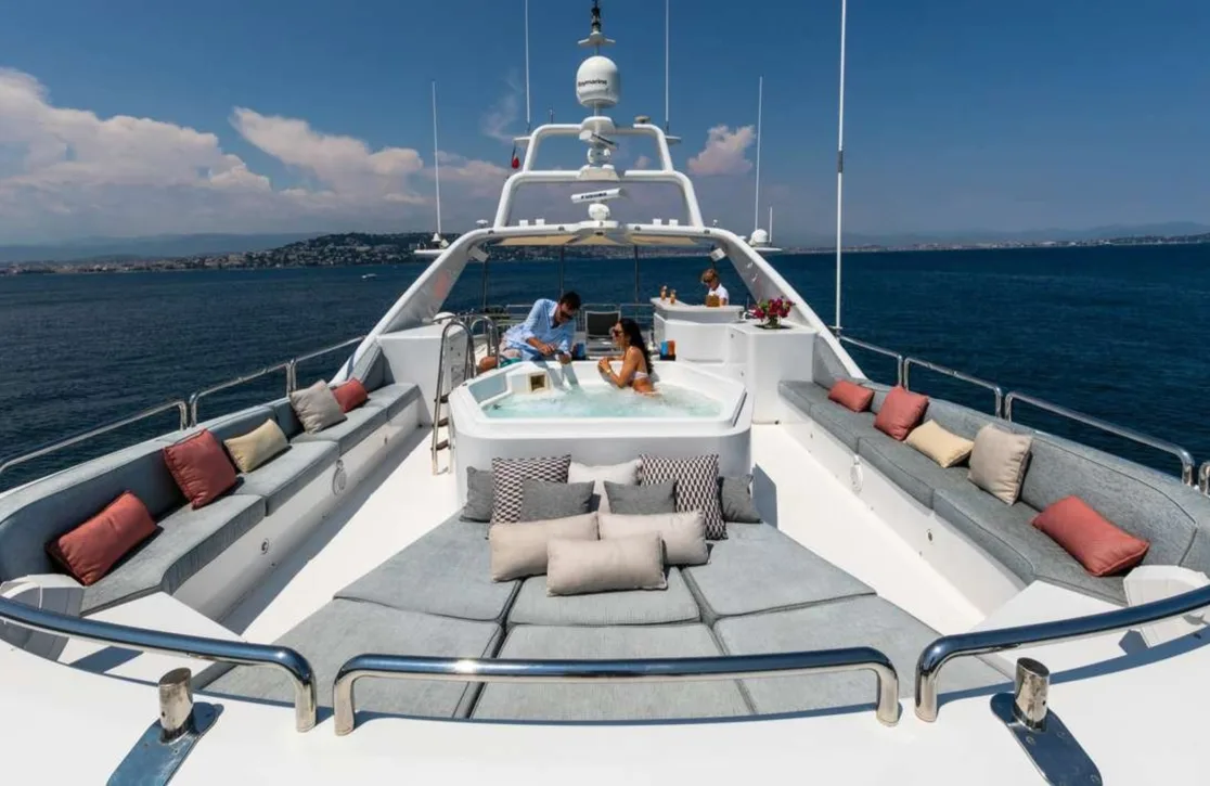 An image of Dxb yacht