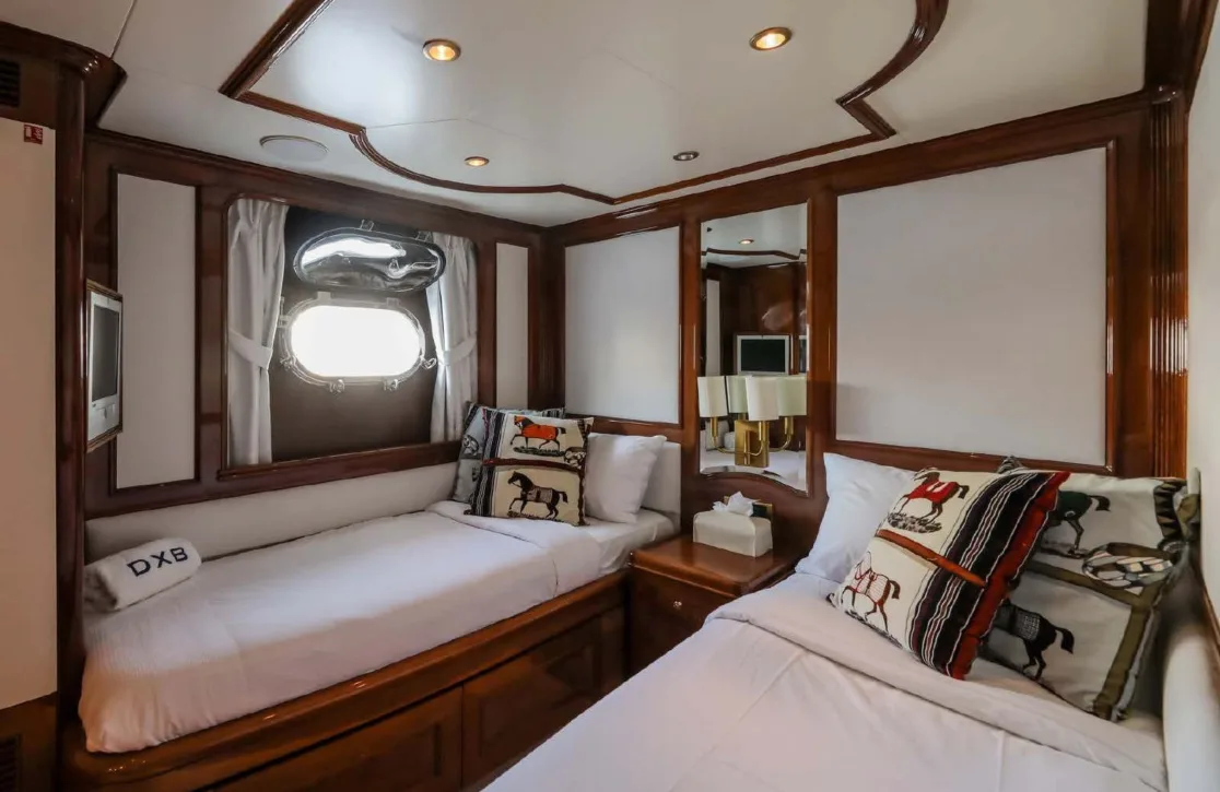 An image of Dxb yacht