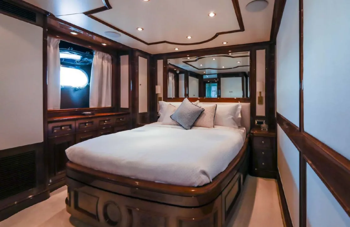 An image of Dxb yacht