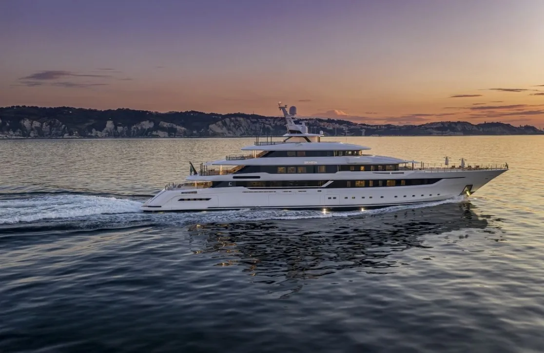 An image of Dragon yacht