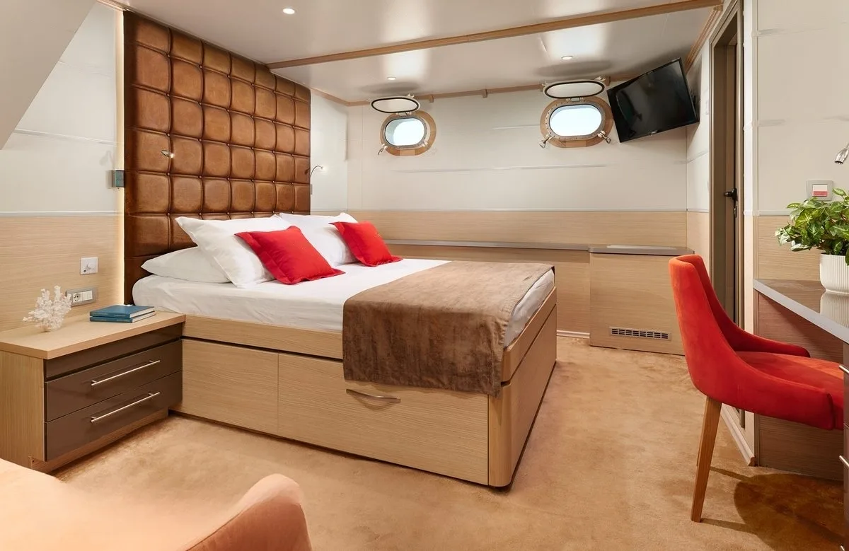 An image of Queen Eleganza yacht