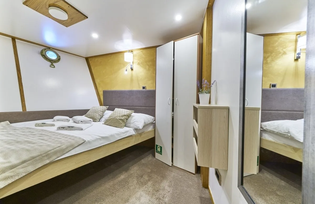 A preview of interior Bedroom cabin