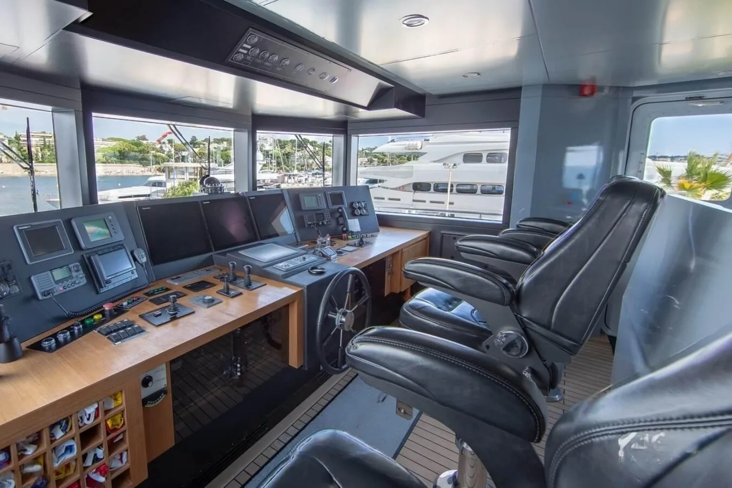 A preview of interior Bridge driving area