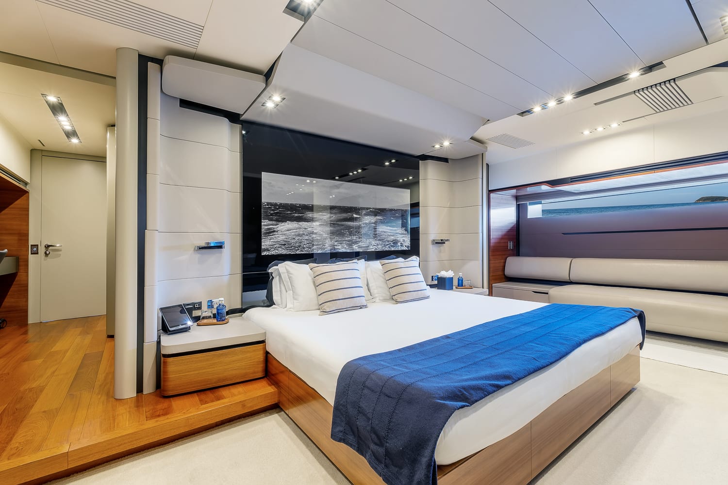 A preview of interior Bedroom cabin