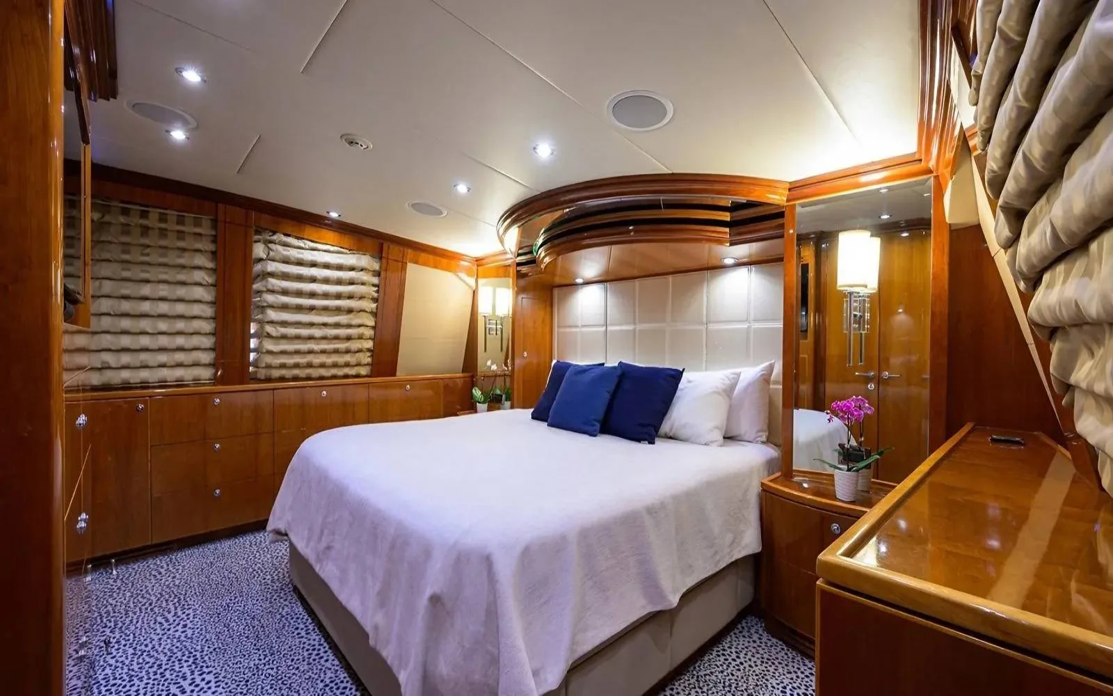 A preview of interior Bedroom cabin
