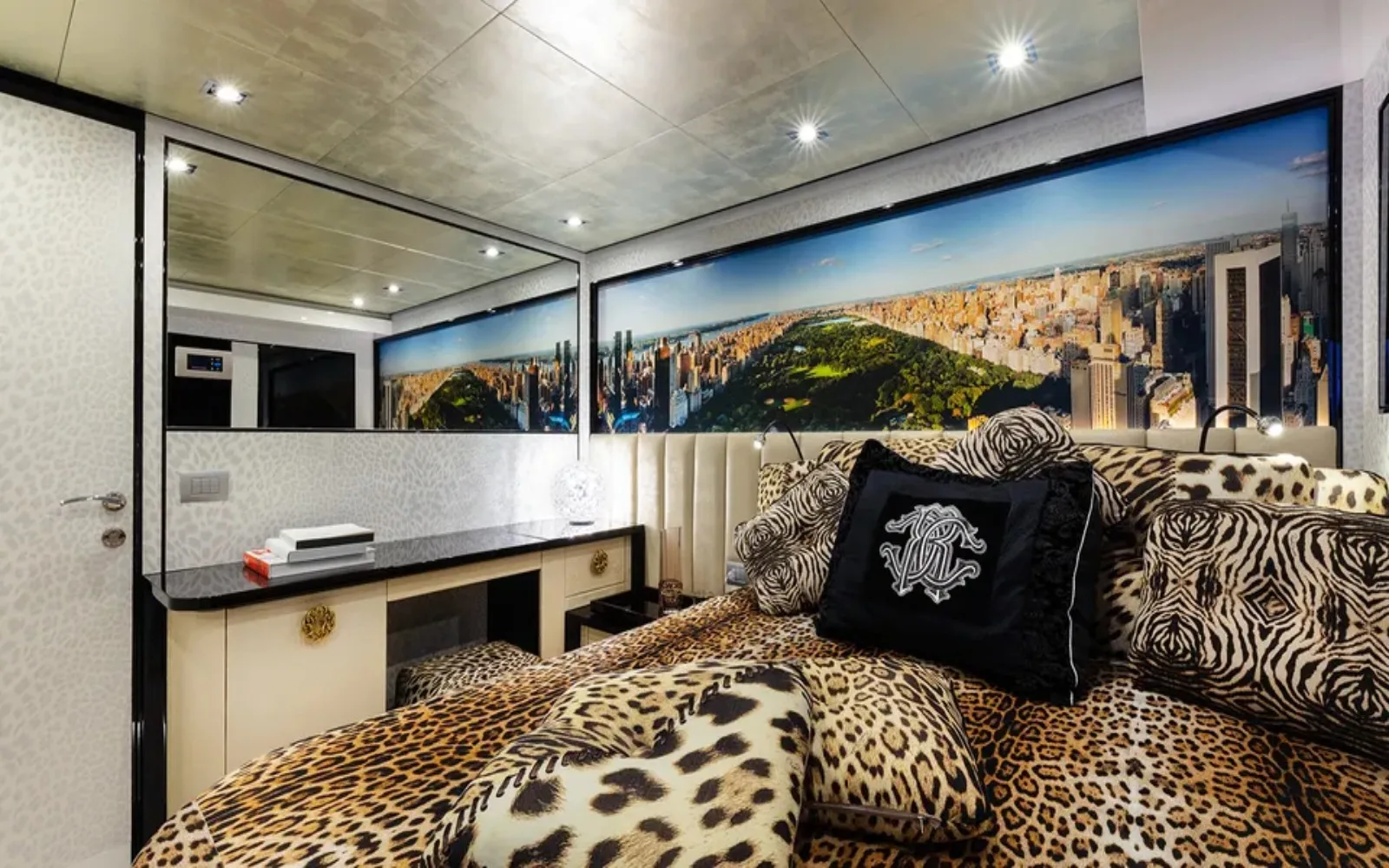 A preview of interior Bedroom cabin