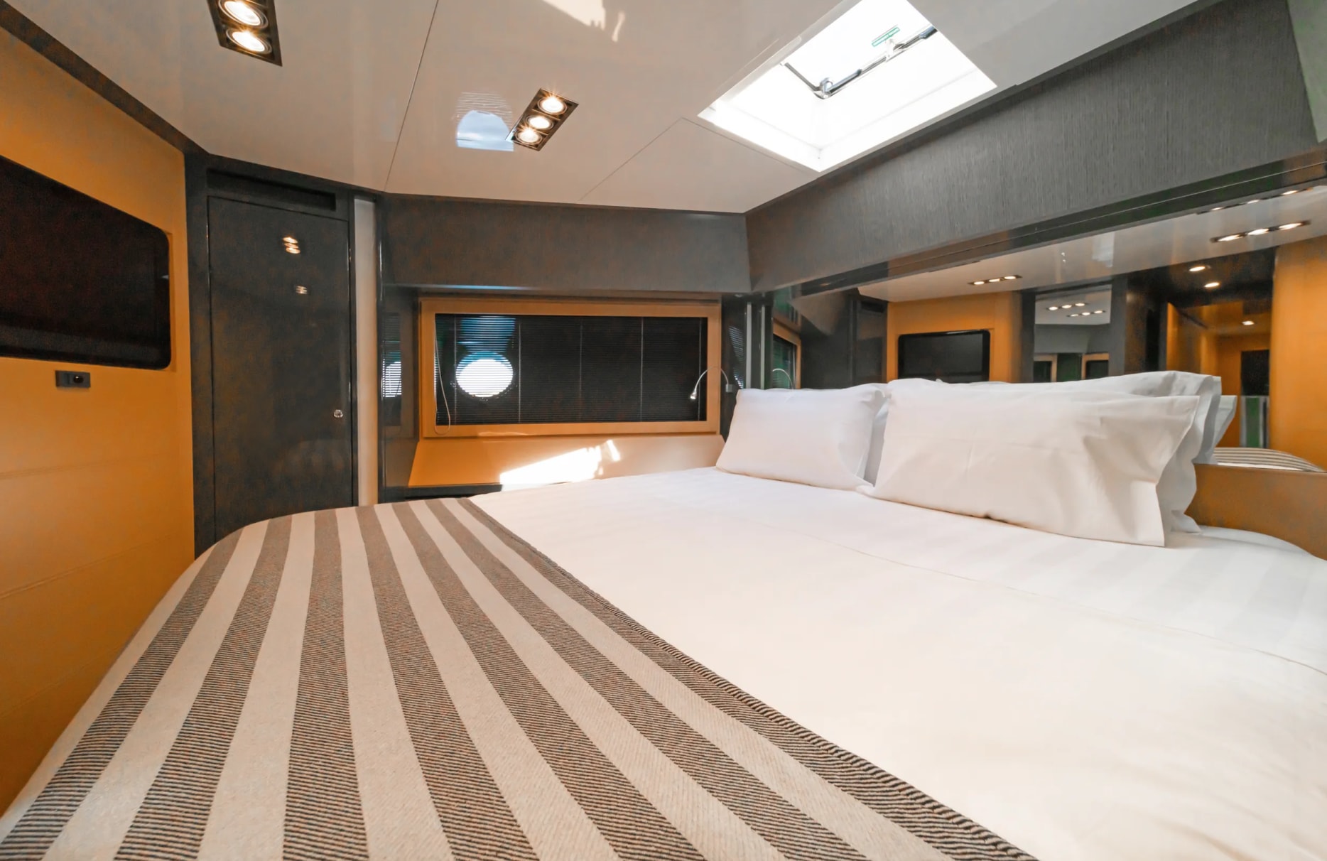 A preview of interior Bedroom cabin