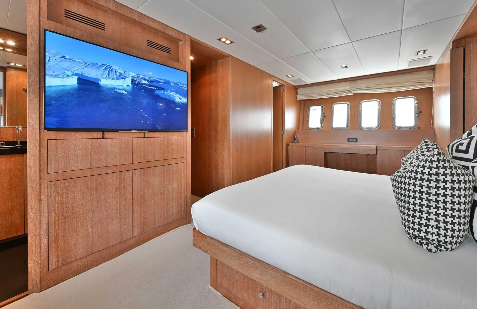 A preview of interior Bedroom cabin