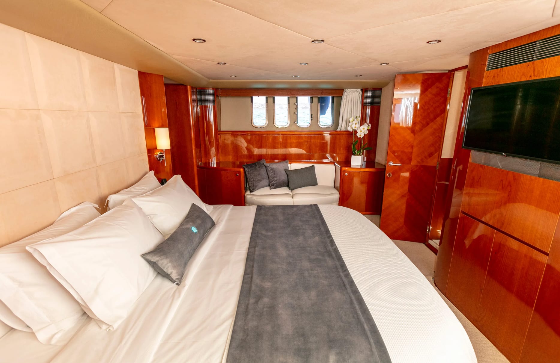 A preview of interior Bedroom cabin