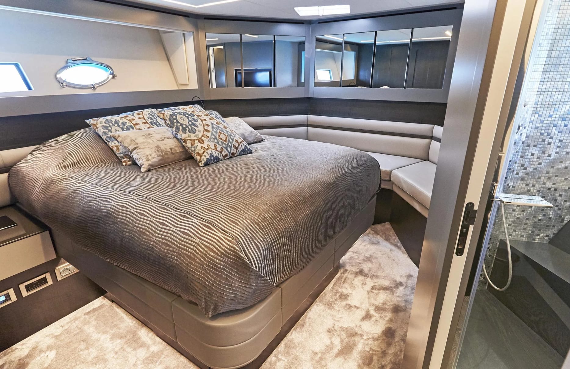 A preview of interior Bedroom cabin