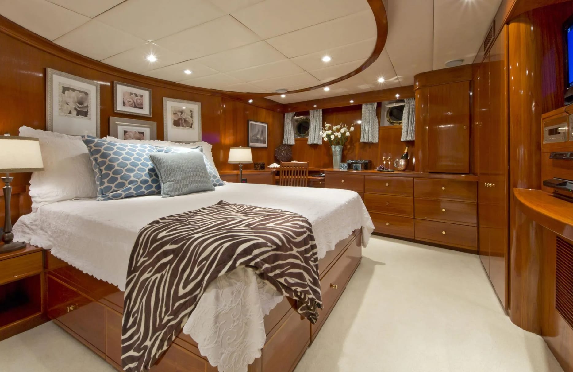 A preview of interior Bedroom cabin