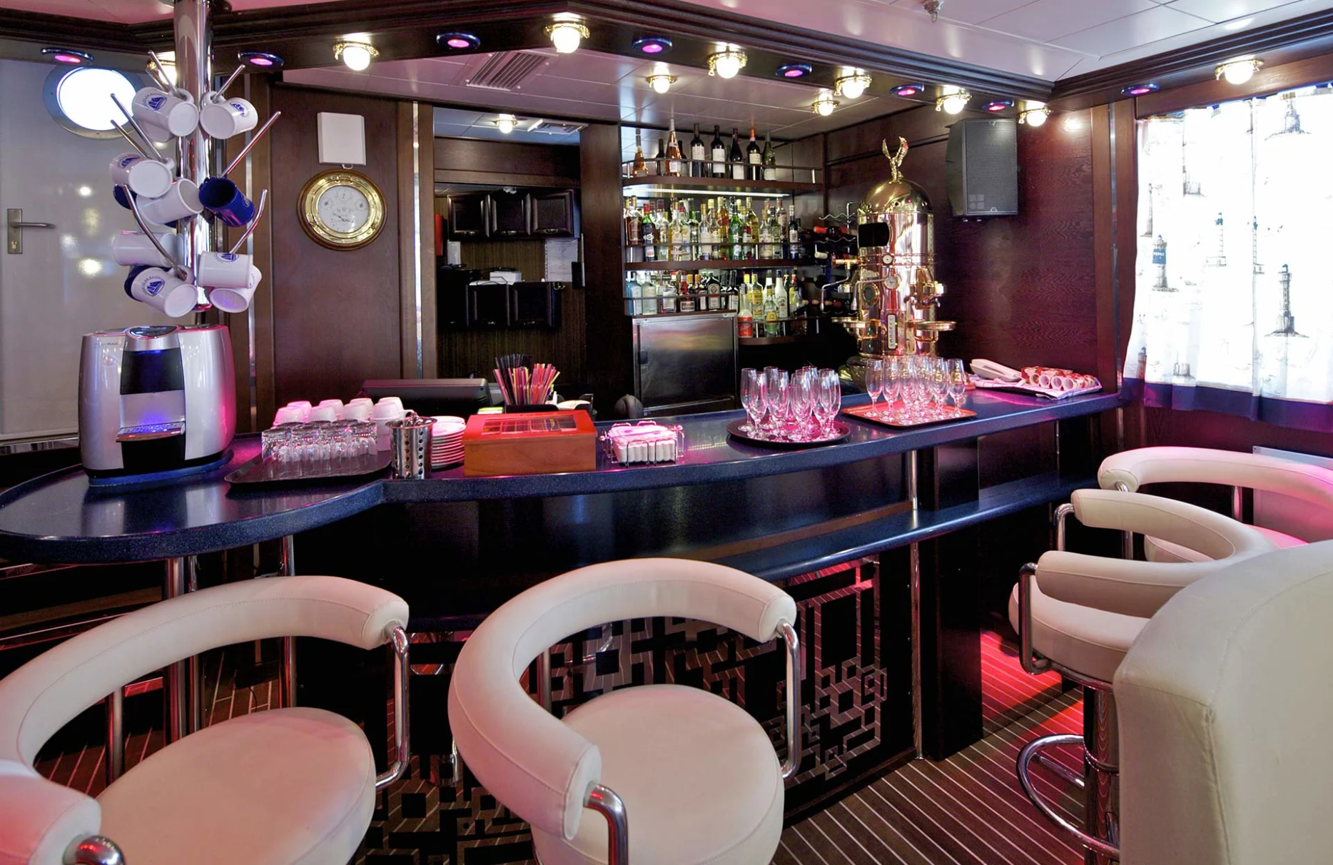 A preview of interior Bar or dance club