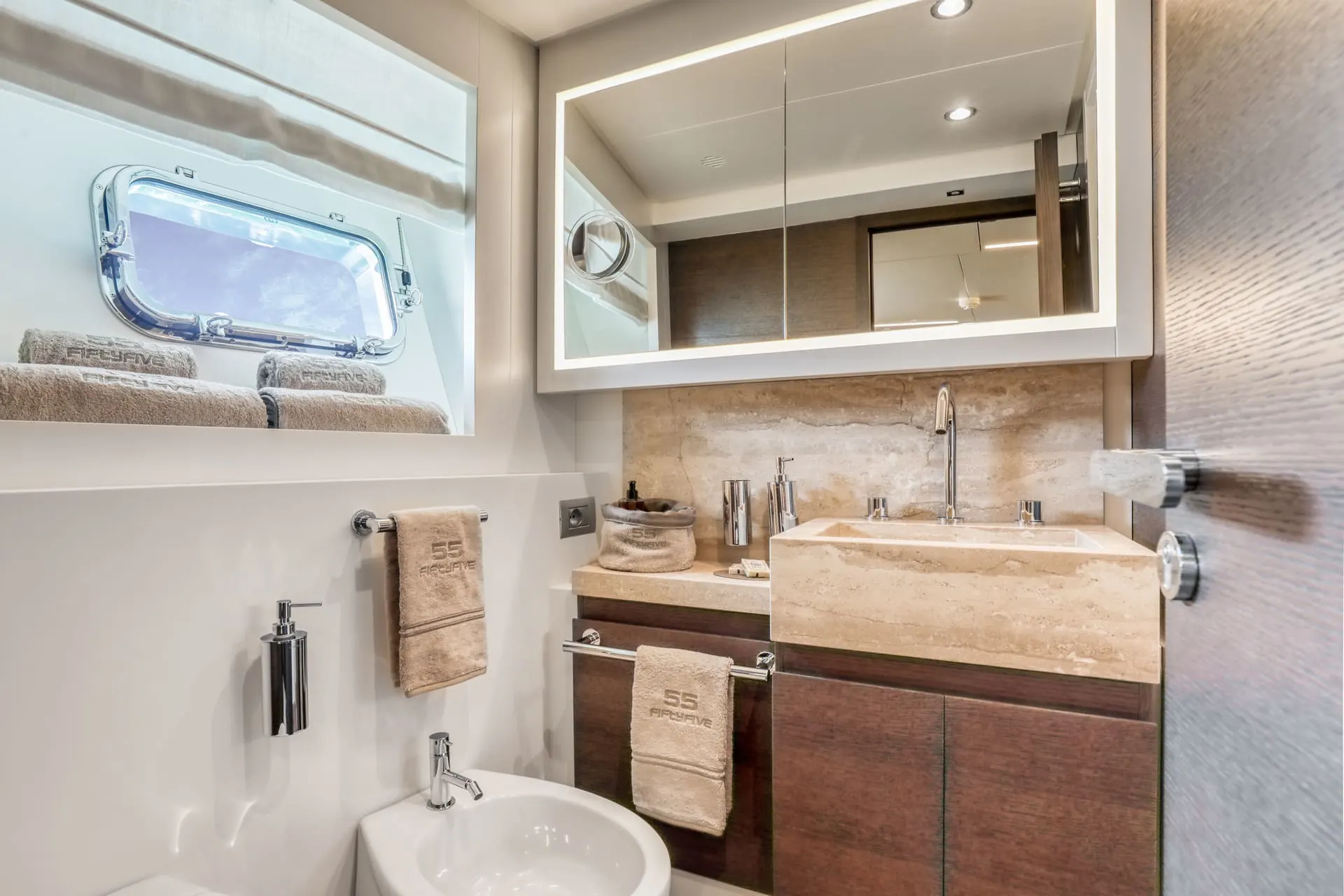 An image of 55 Fiftyfive yacht