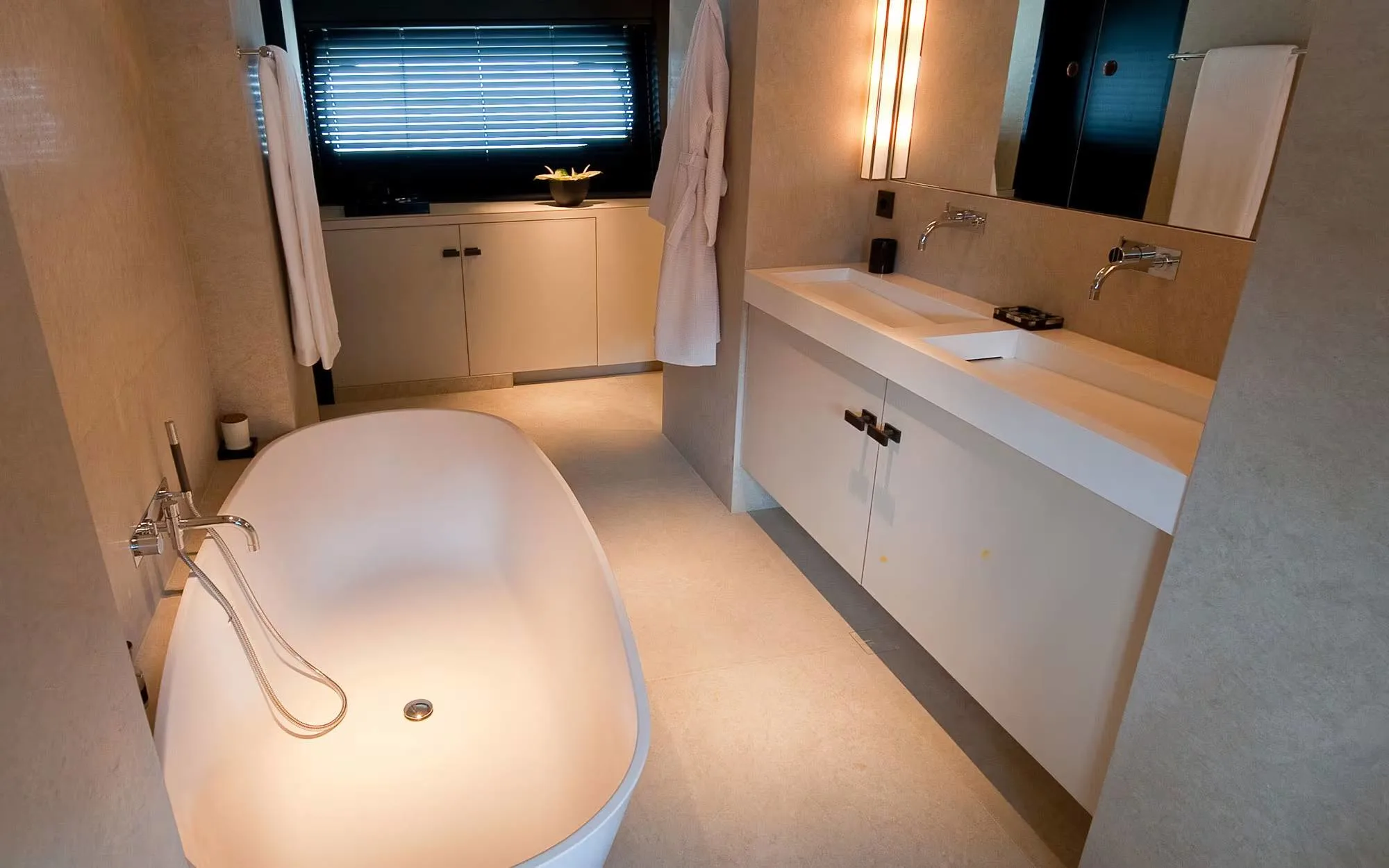 An image of Latitude yacht