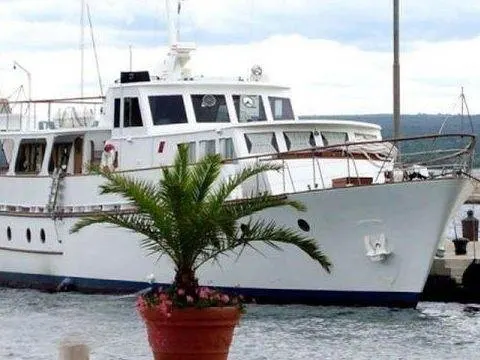 An image of Cadabra yacht