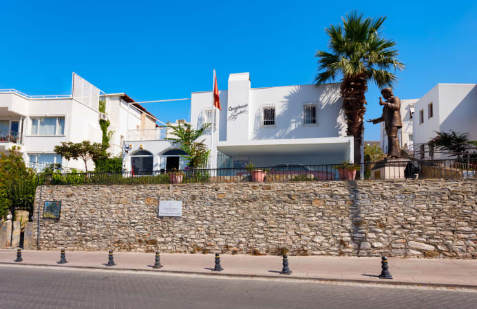 An image of Zeki Müren Art Museum
