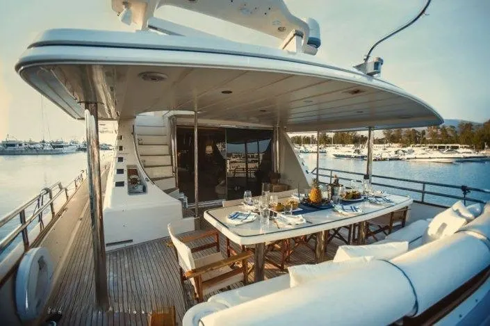 An image of Dream yacht