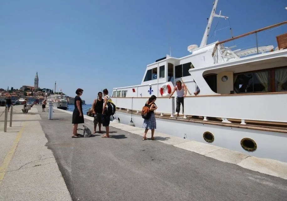 An image of Cadabra yacht