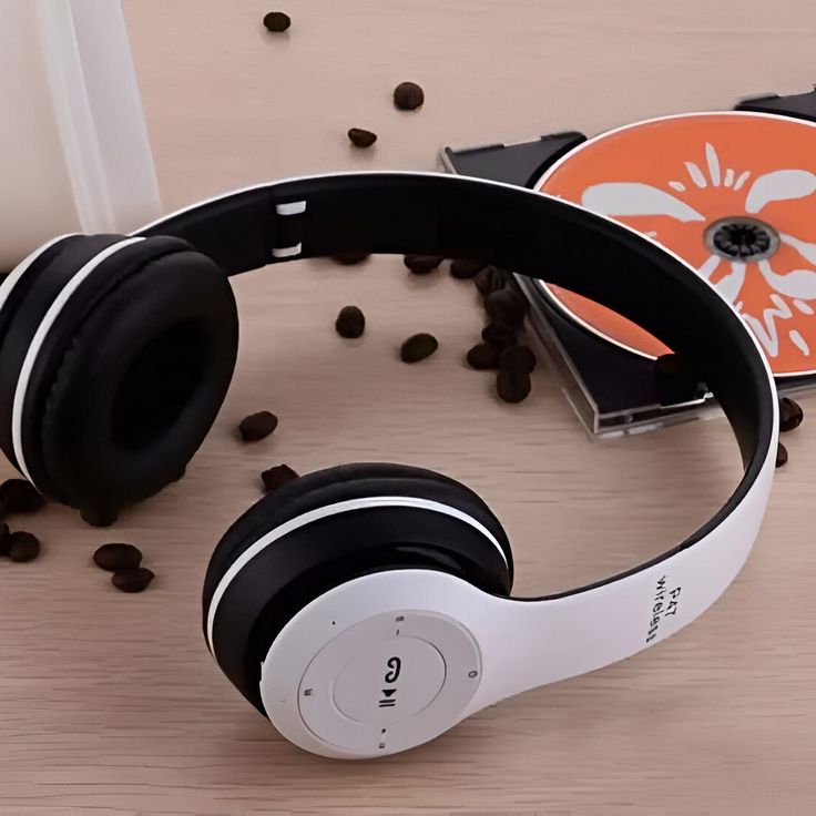 P47 Wireless Bluetooth Foldable Headphones- White - view 5